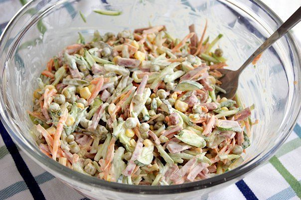 Как сделать салат из капусты и горошка